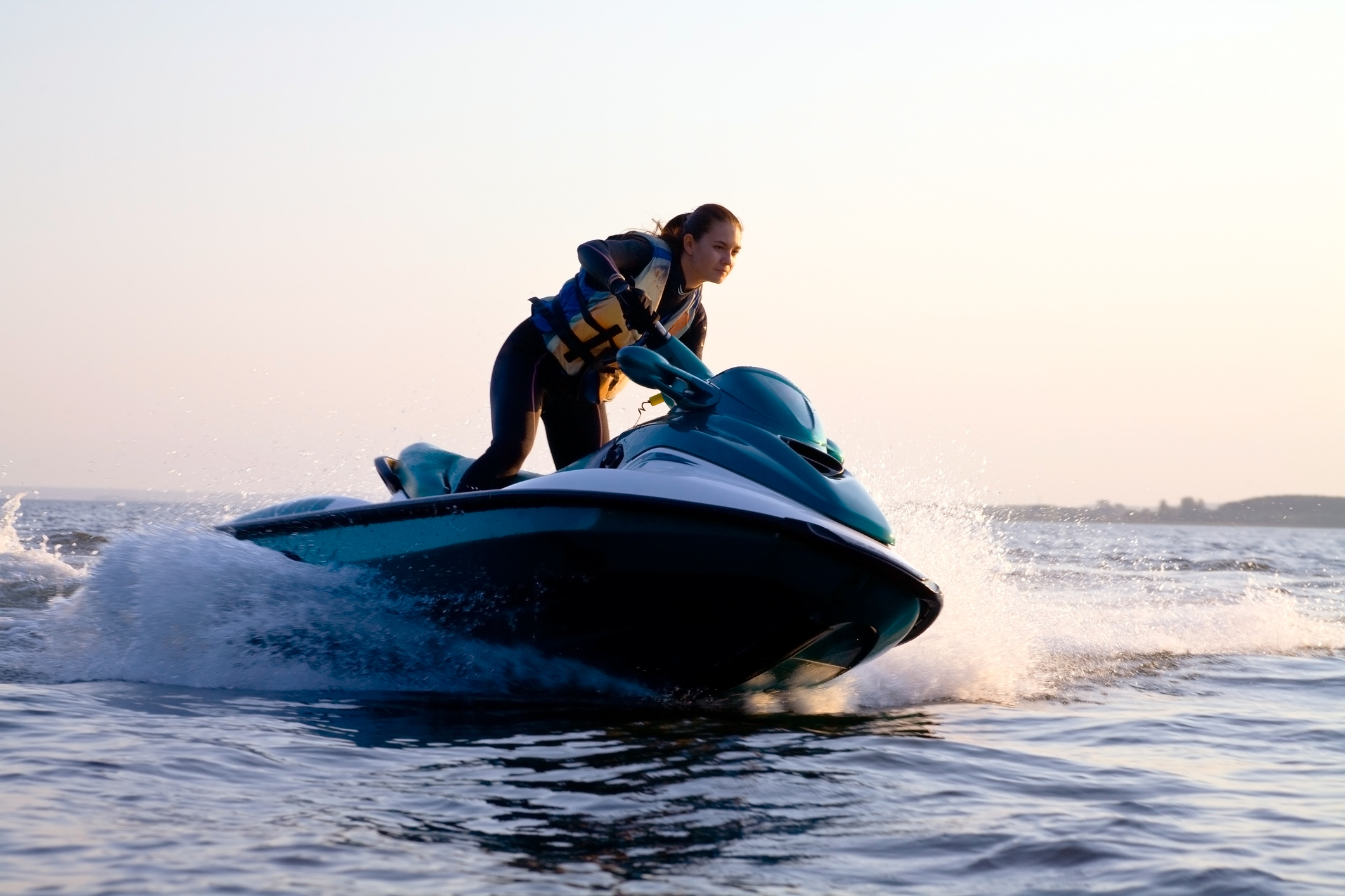 Girl-on-jetski-iStock-98462741 (1)